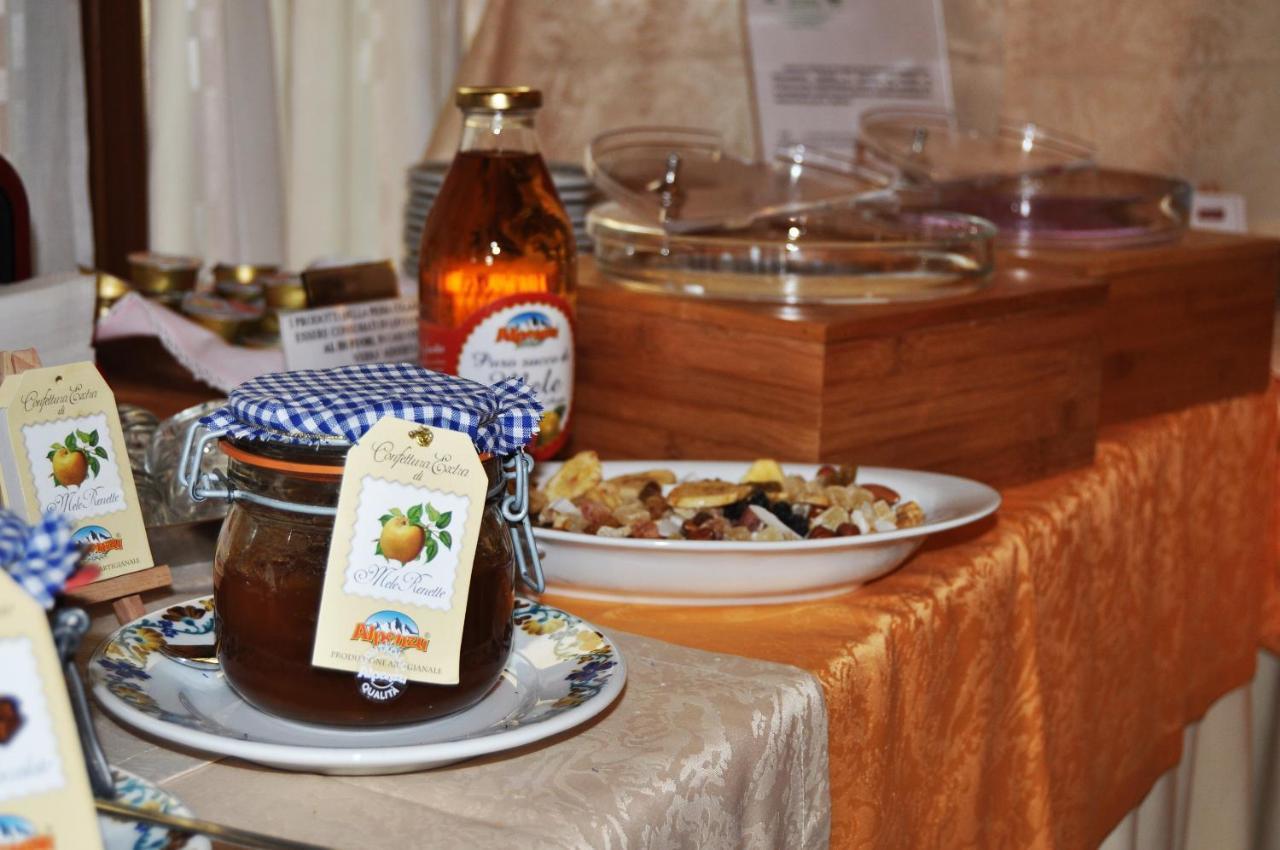 Hotel Elena Saint-Vincent Dış mekan fotoğraf